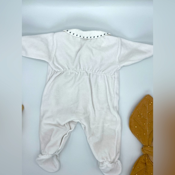 CdeC beautiful pajamas. White Velvet fabric. Excellent condition. 3 months. - Picture 4 of 4